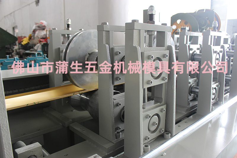 方通板成型機-8
